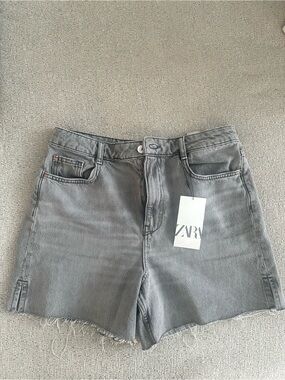 Zara Charcoal Gray Denim High-Rise Frayed Hem Shorts NWT